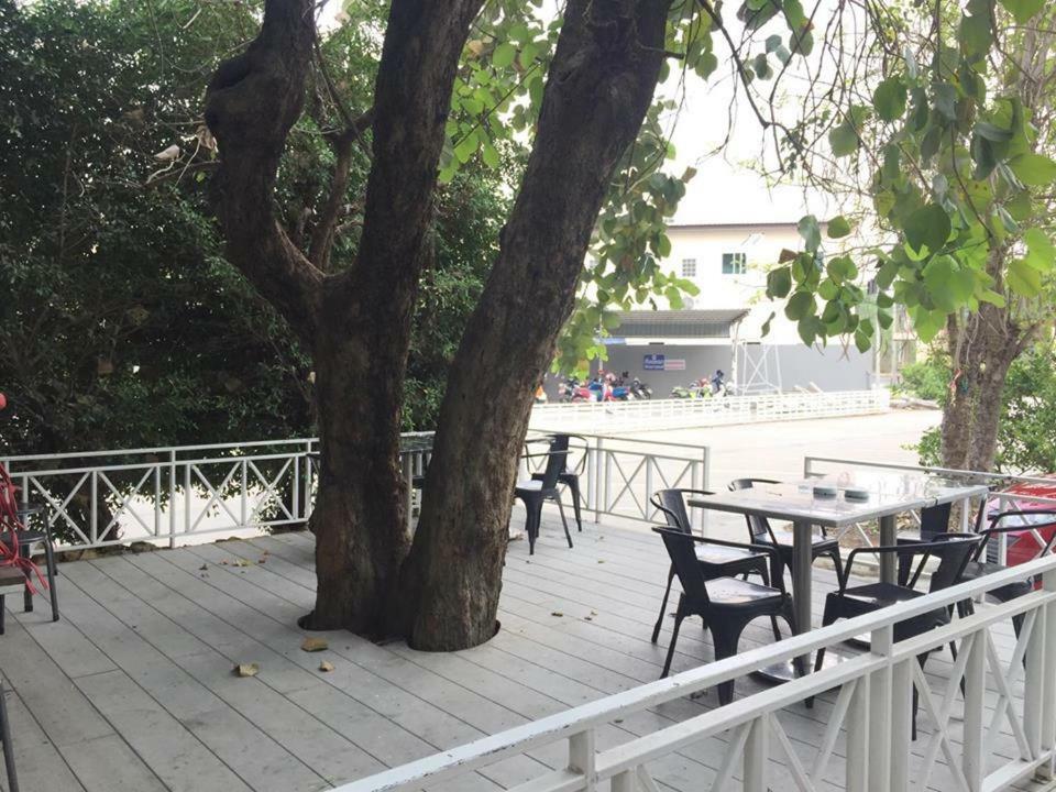 The Zell Hotell Buriram Eksteriør bilde